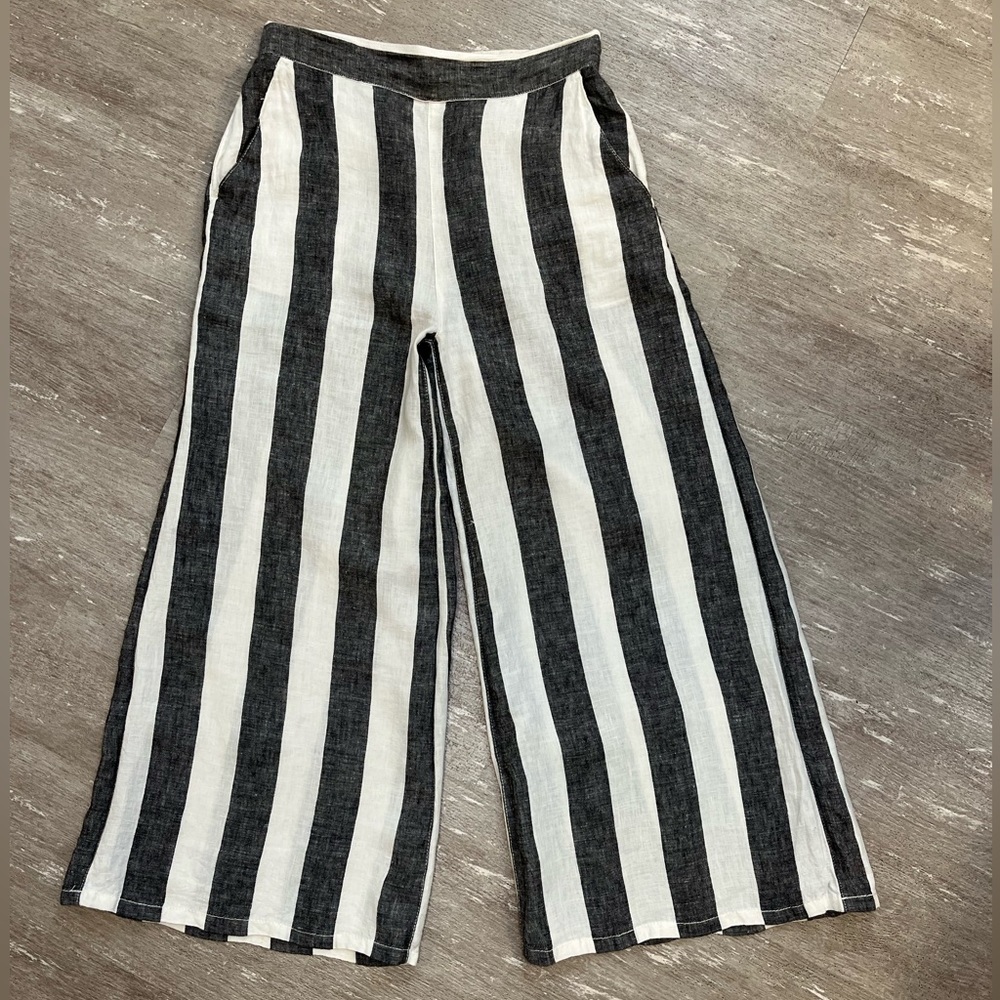 Christian Sirano, 100% Linen, Wide leg pant, Size Small, approx inseam: 25 in.